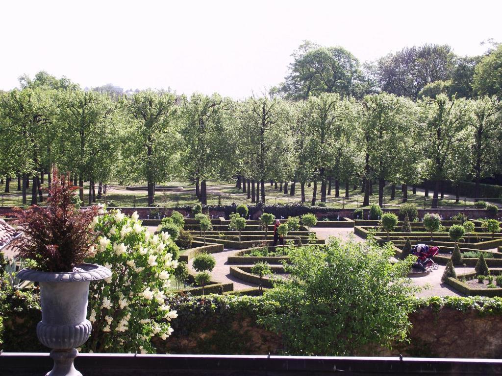 Der Platengarten Ансбах Экстерьер фото